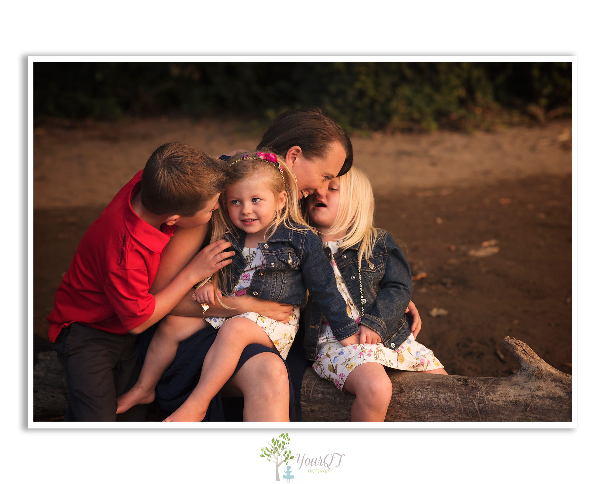 Christina Family Picture Mom and 3 children sitting on a log at the river with Oregon City Oregon Family Photographer